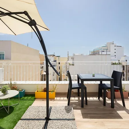 Sunlit Stylish Penthouse With Hot Tub - Close To Sliema Promenade, St Julian's & St Georges Bay Daire Gzira