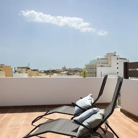 Sunlit Stylish Penthouse With Hot Tub - Close To Sliema Promenade, St Julian's & St Georges Bay Apartment