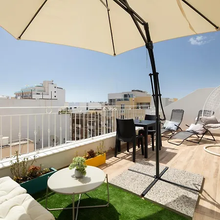 Apartment Sunlit Stylish Penthouse With Hot Tub - Close To Sliema Promenade, St Julian's & St Georges Bay *