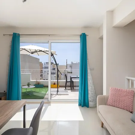 Apartment Sunlit Stylish Penthouse With Hot Tub - Close To Sliema Promenade, St Julian's & St Georges Bay