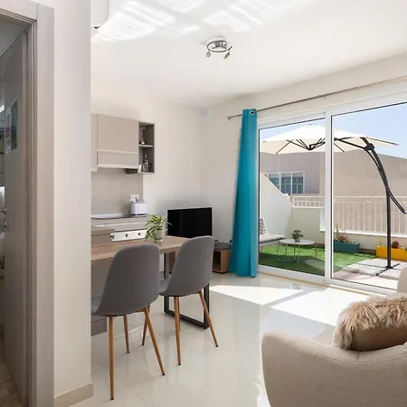 Apartment Sunlit Stylish Penthouse With Hot Tub - Close To Sliema Promenade, St Julian's & St Georges Bay Gzira