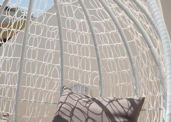 Daire Sunlit Stylish Penthouse With Hot Tub - Close To Sliema Promenade, St Julian's & St Georges Bay