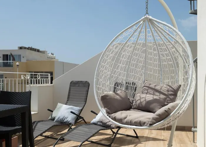 Sunlit Stylish Penthouse With Hot Tub - Close To Sliema Promenade, St Julian's & St Georges Bay Daire *