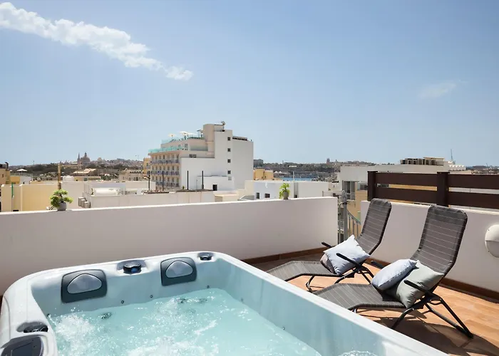 Daire Sunlit Stylish Penthouse With Hot Tub - Close To Sliema Promenade, St Julian's & St Georges Bay Gzira