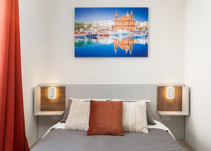 Sunlit Stylish Penthouse With Hot Tub - Close To Sliema Promenade, St Julian's & St Georges Bay *