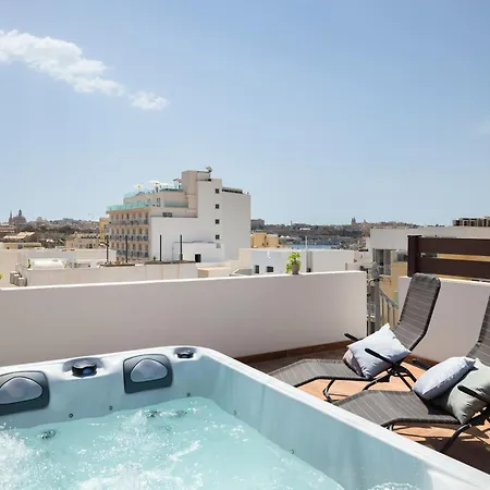 Apartament Sunlit Stylish Penthouse With Hot Tub - Close To Sliema Promenade, St Julian's & St Georges Bay Gzira