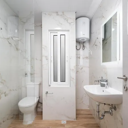 Sunlit Stylish Penthouse With Hot Tub - Close To Sliema Promenade, St Julian's & St Georges Bay *