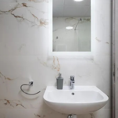 Sunlit Stylish Penthouse With Hot Tub - Close To Sliema Promenade, St Julian's & St Georges Bay