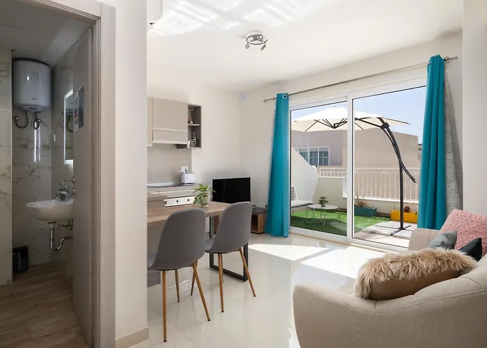 Lejlighed Sunlit Stylish Penthouse With Hot Tub - Close To Sliema Promenade, St Julian's & St Georges Bay Gzira