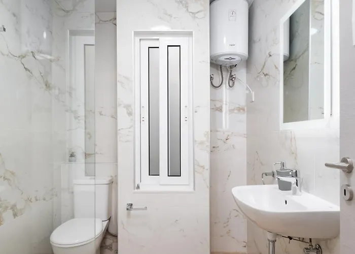 Sunlit Stylish Penthouse With Hot Tub - Close To Sliema Promenade, St Julian's & St Georges Bay *